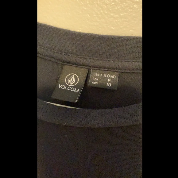 Little black Volcom dress/cover up - Picture 3 of 3